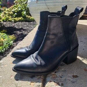 Leather Pull on Elastic Side Ankle Stacked Heel Bootie Tacco Size 6.5 Black